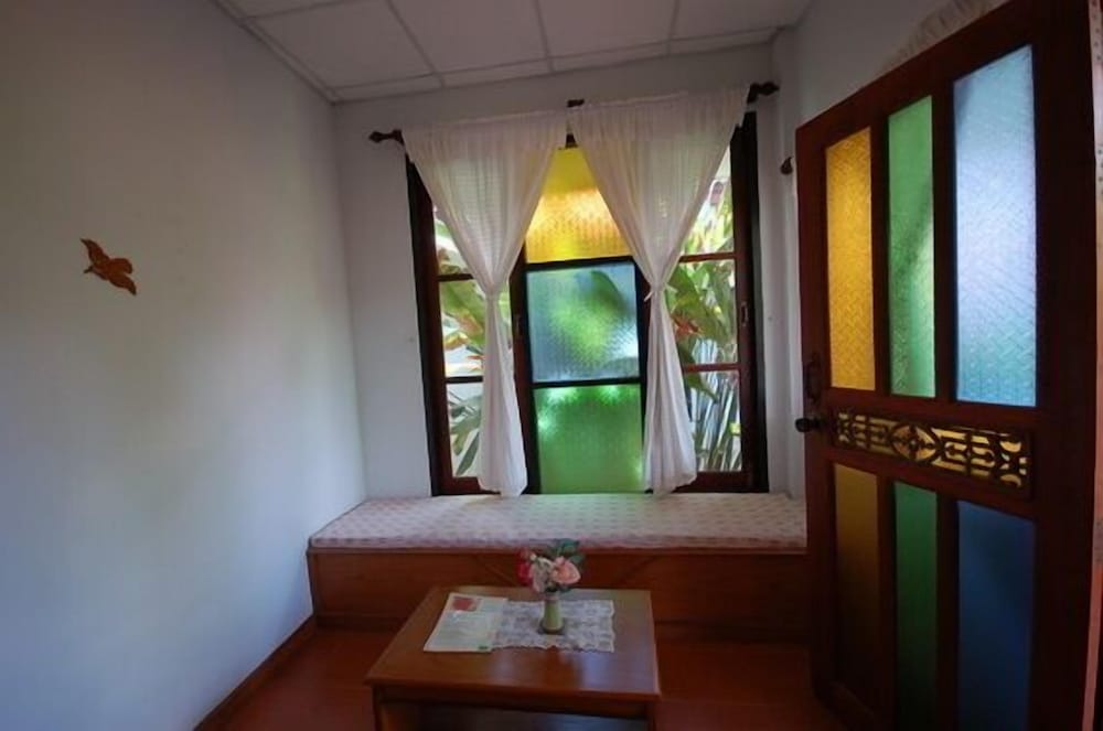 Classic Double Room, 1 King Bed, Non Smoking, Garden View photo 3