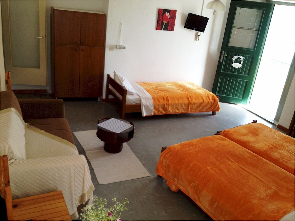 Economy Triple Room, Sea View photo 2