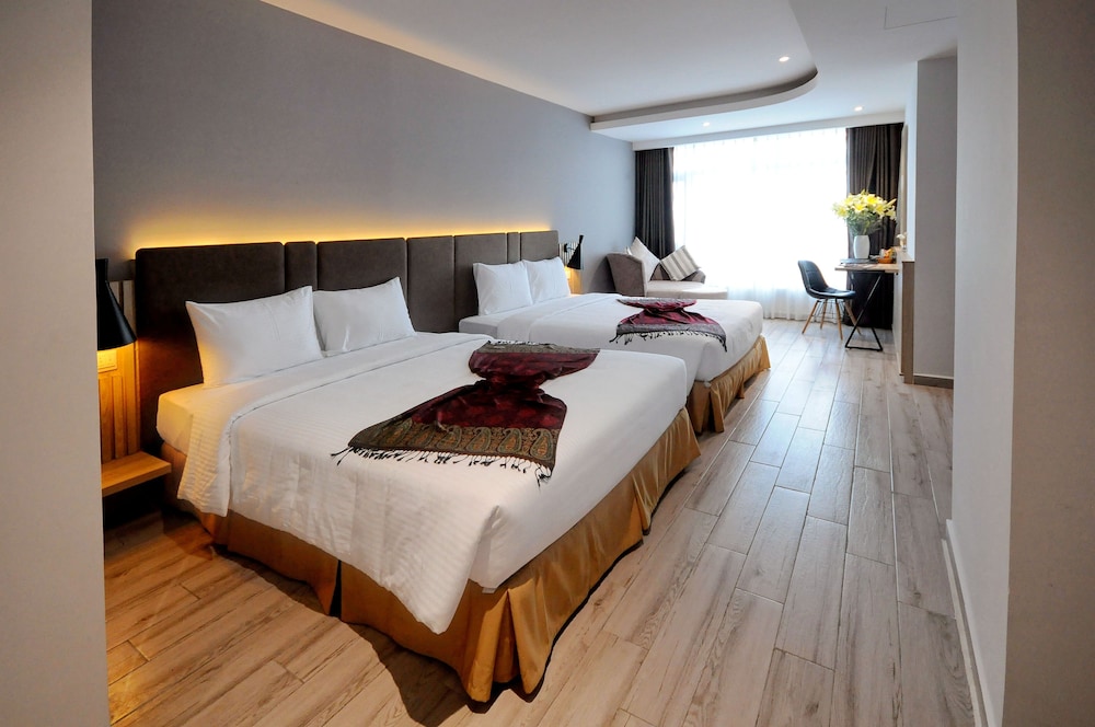Deluxe Quadruple Room - Photo 3