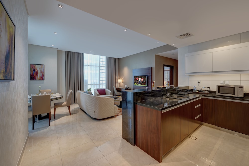 Two Bedroom Apartment City View thumbnail 6