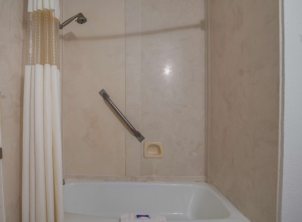 Standard Room, 2 Double Beds, Non Smoking - Photo 7