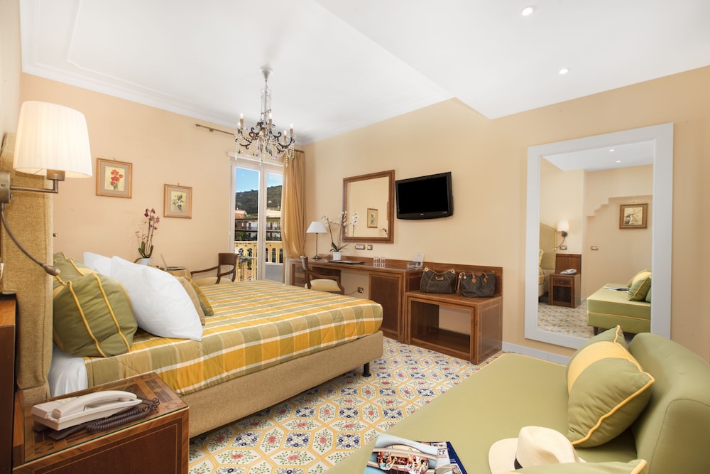 Deluxe Room, Balcony - Photo 1