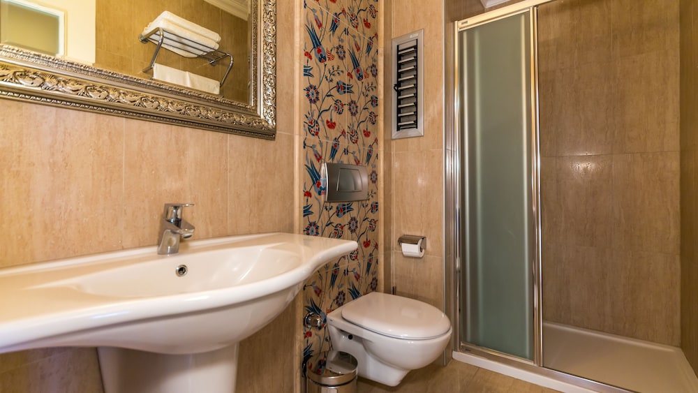 Standard Double or Twin Room, Partial Sea View, Beachfront photo 3