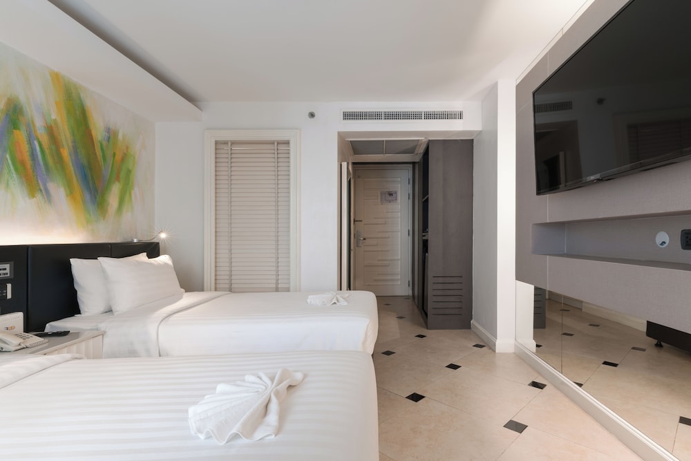 Deluxe Double or Twin Room, City View photo 3