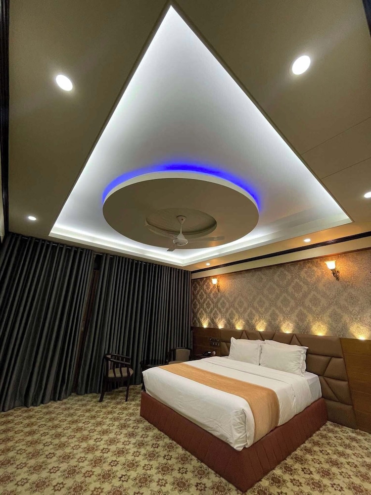 Deluxe Double Room, Balcony, Hill View photo 3