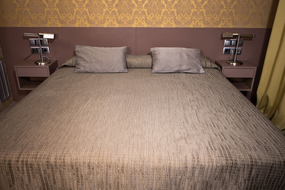 Room - Photo 3