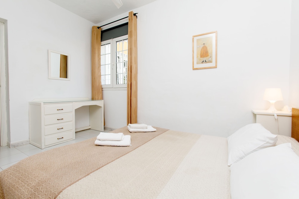 Apartamento Deluxe, 2 Dormitorios, Terraza, a la Orilla de la Piscina (Apartamento BA)