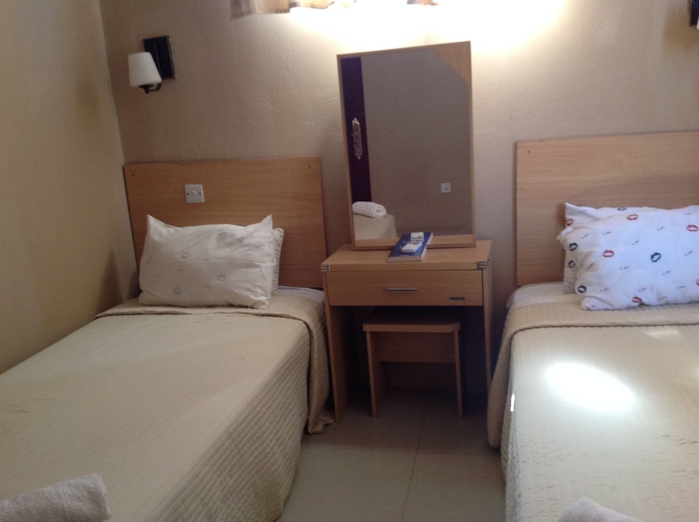 Standard Twin Room photo 2