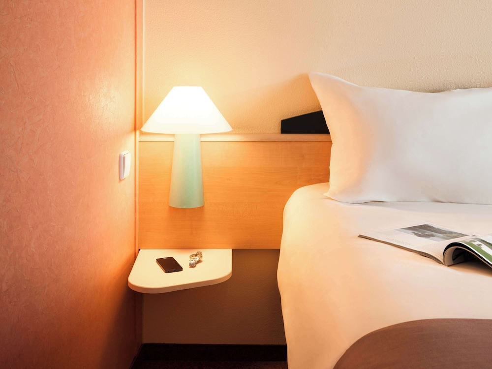 Standard Room, 2 Twin Beds - Photo 6
