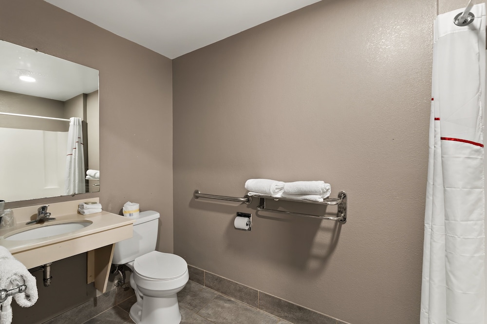 Deluxe Room, 1 Queen Bed, Accessible (Smoke Free) - Photo 3