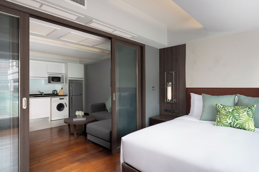Junior Suite, 1 King Bed, Accessible photo 2