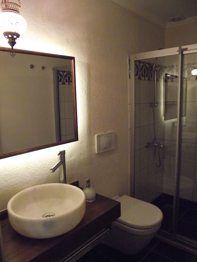 Standard Double or Twin Room - Photo 7