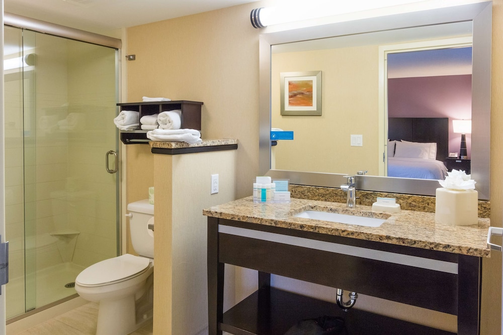 Room, 1 King Bed, Partial Ocean View (Balcony Shower) - Photo 6