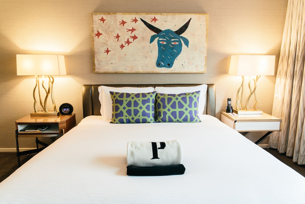 Room (Essential) - Photo 1