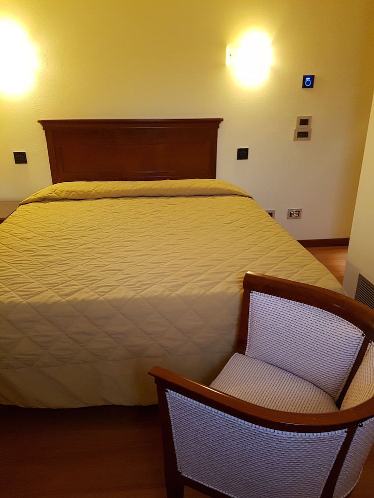 Economy Double Room photo 3