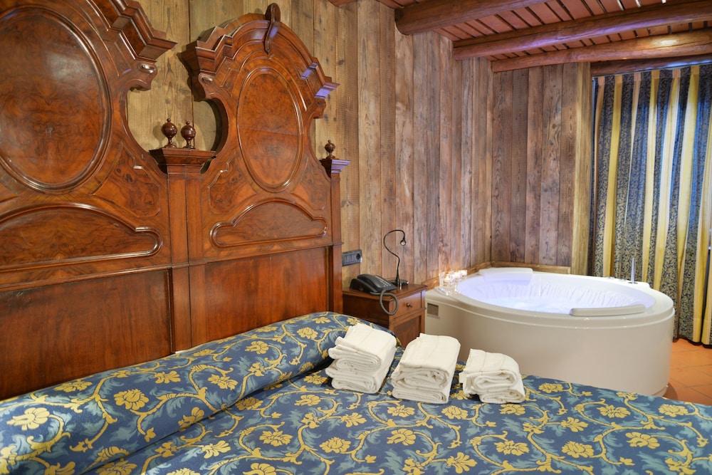 Suite, Jetted Tub photo 1
