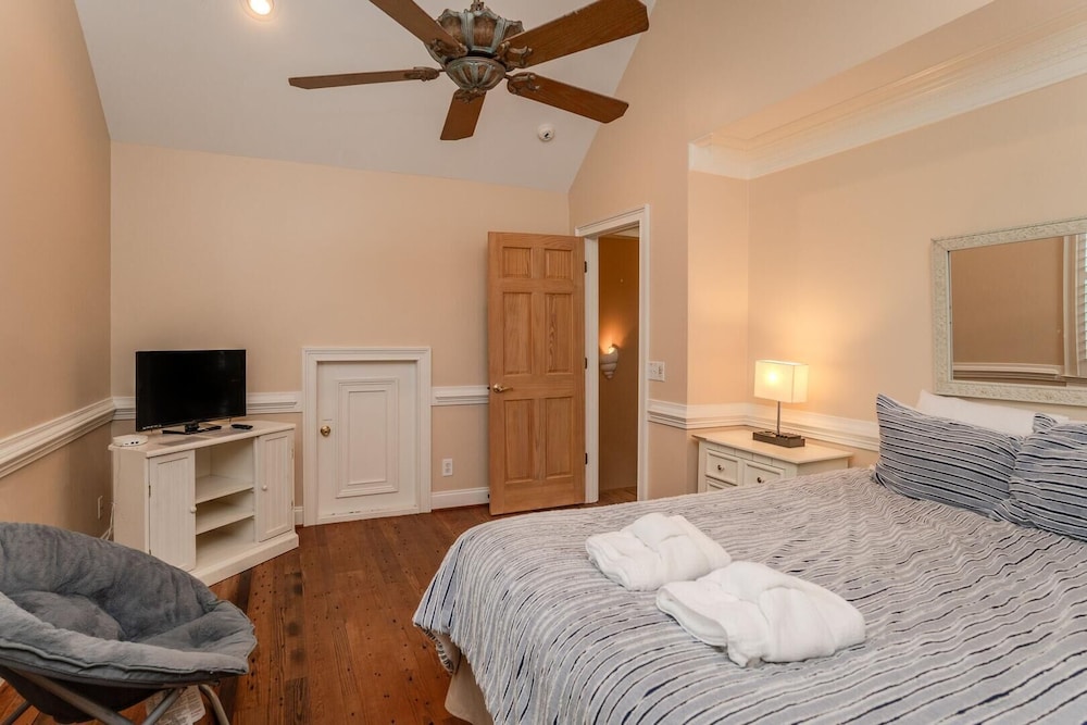 House, Multiple Beds, Patio, Garden View (18 Fiddlers Cove Dr) photo 3