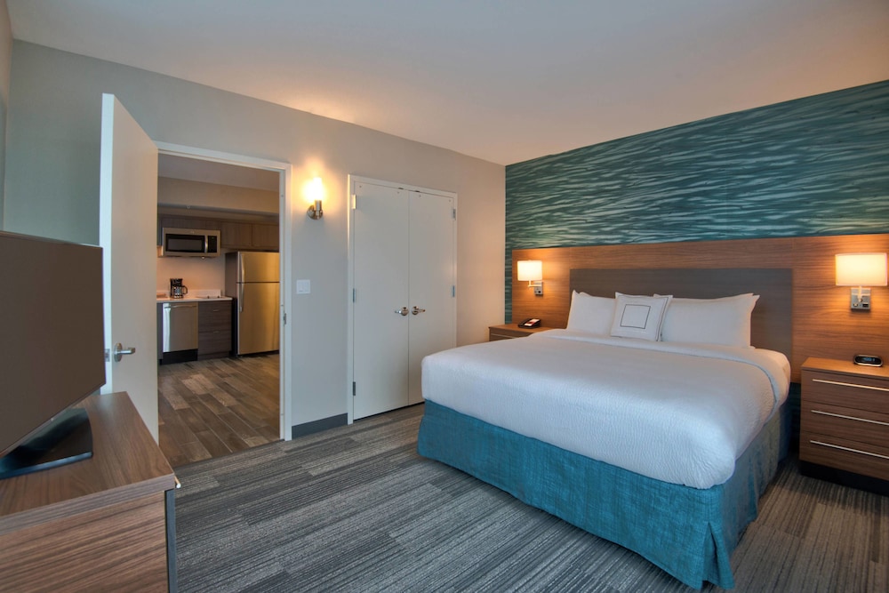 Suite, 1 Bedroom (Mobility/Hearing Access, Roll-In Shwr)