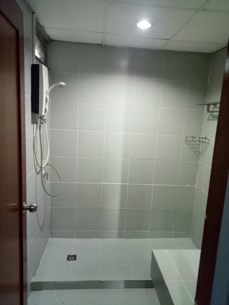 Basic Quadruple Room, 4 Bedrooms photo 3