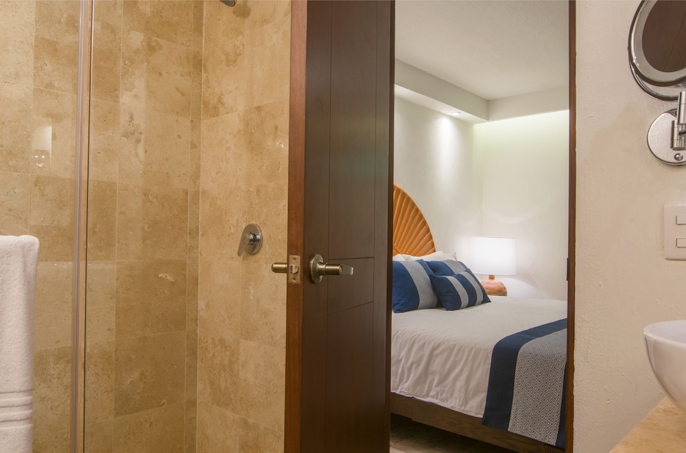 Remodeled Oceanfront 1 Bedroom Suite With Large Terrace Oceanfront