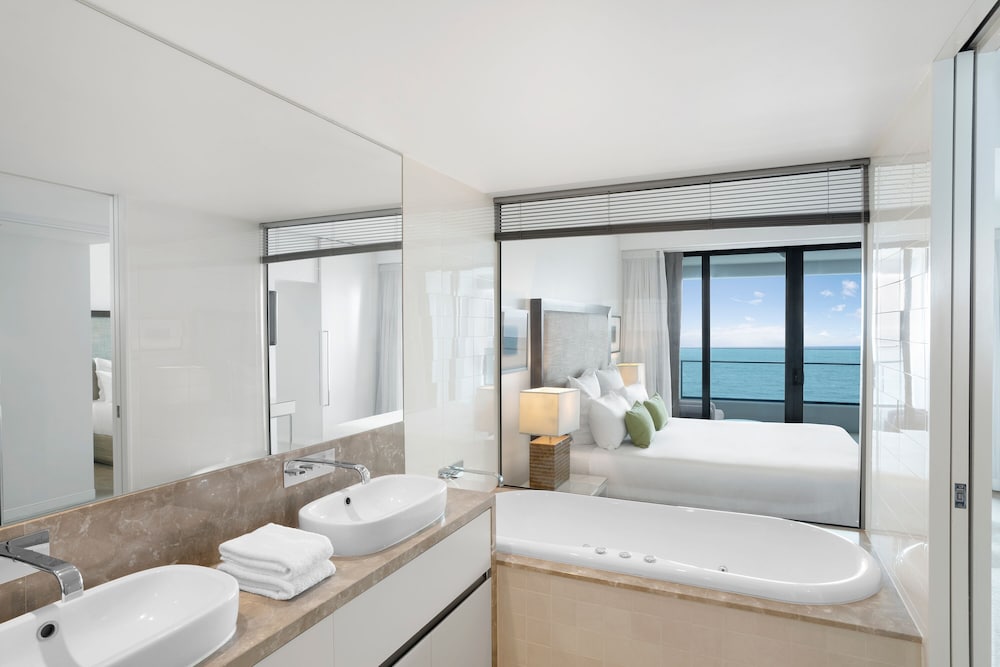 3 Bedroom Ocean View Apartment - Photo 2