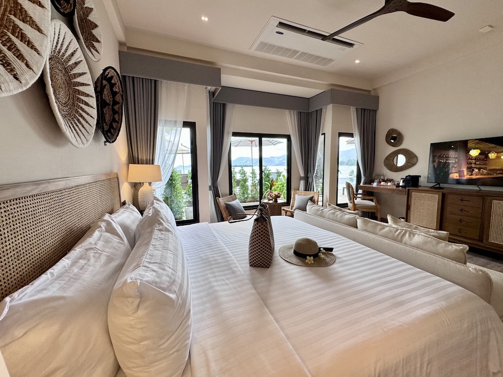 Beach Front Villa ( 1 Way Airport Transfer) - Photo 13
