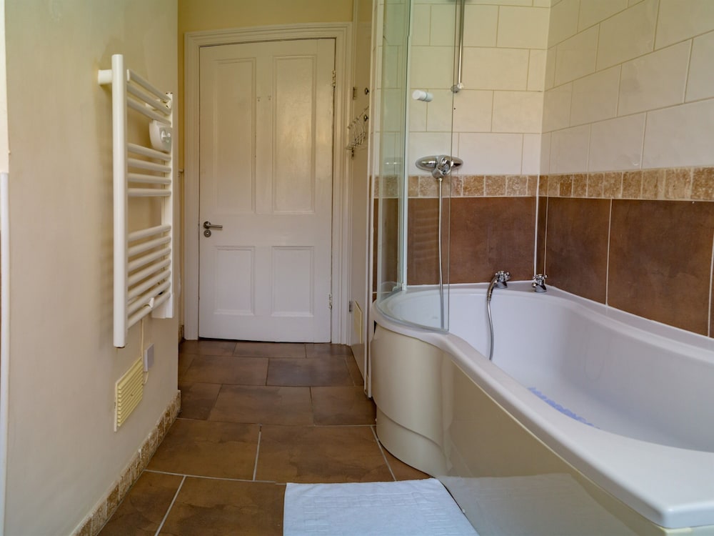 Basic Apartment, Private Bathroom, City View photo 3