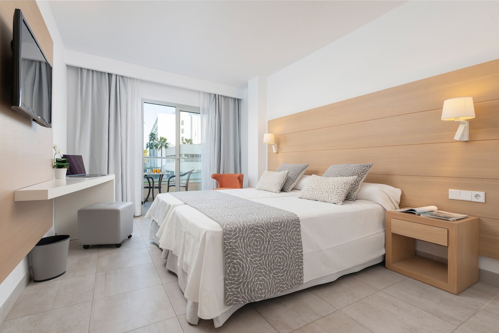 Double Room, Balcony, City View photo 3