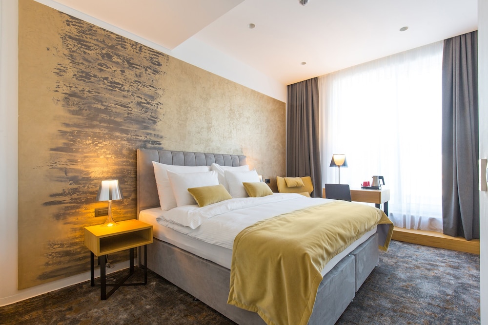 Superior Double or Twin Room, City View - Photo 4