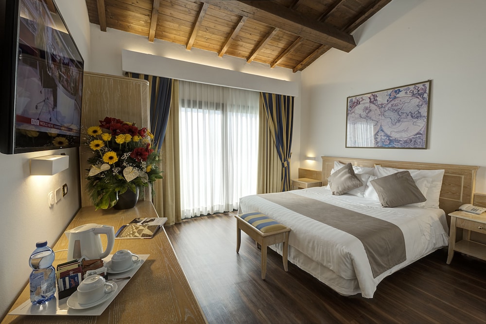 Standard Double or Twin Room - Photo 3