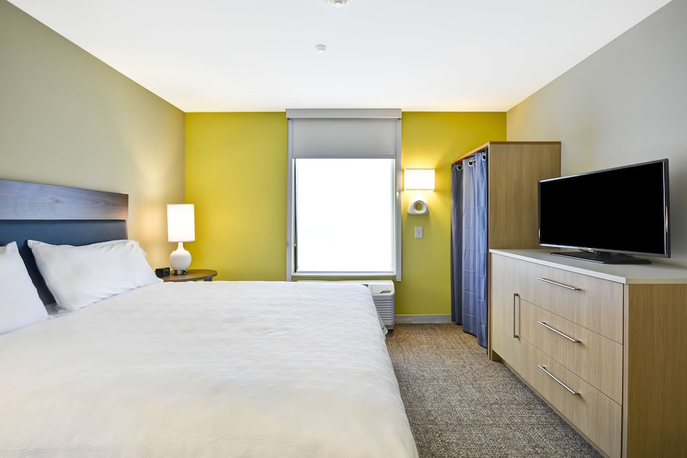 Suite, 1 King Bed, Accessible, Non Smoking (Mobility & Hearing, Roll-in Shower) photo 3