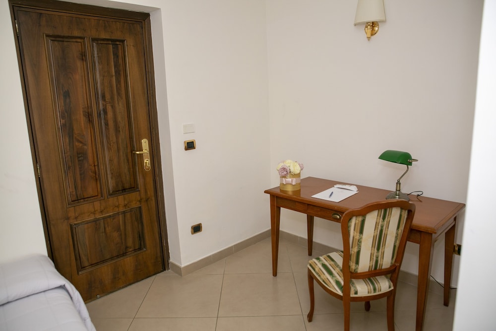 Standard Single Room, 1 Queen Bed