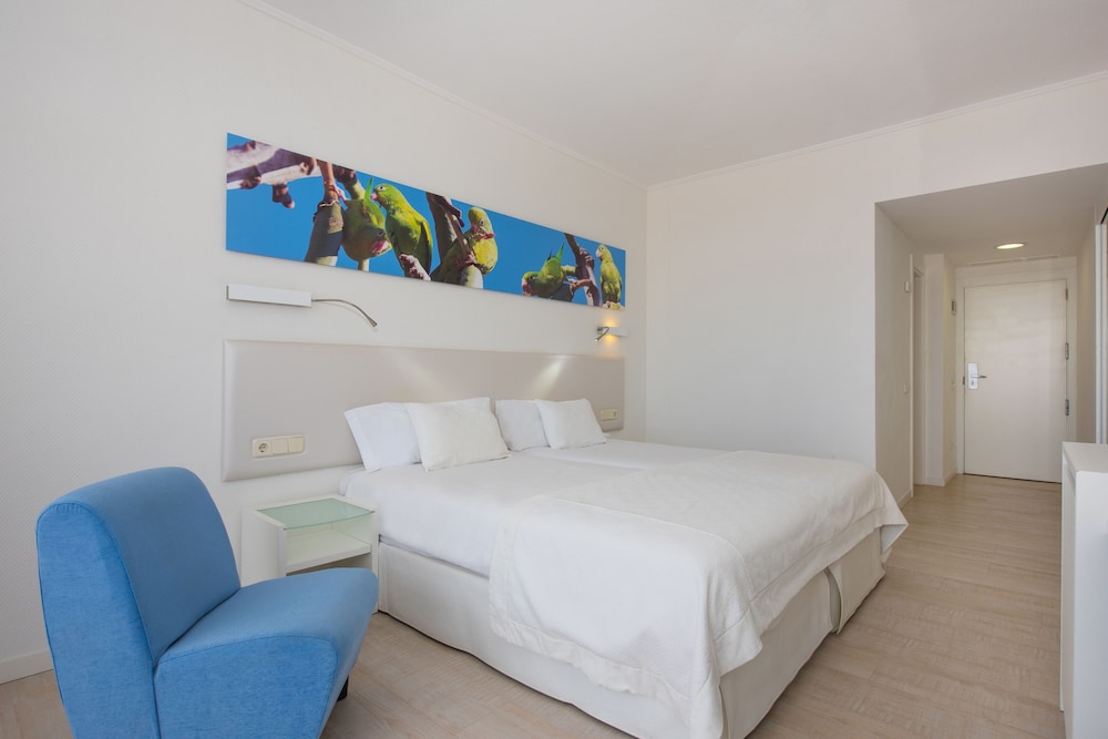 Room, Connecting Rooms (2 Adults & 2 Children)