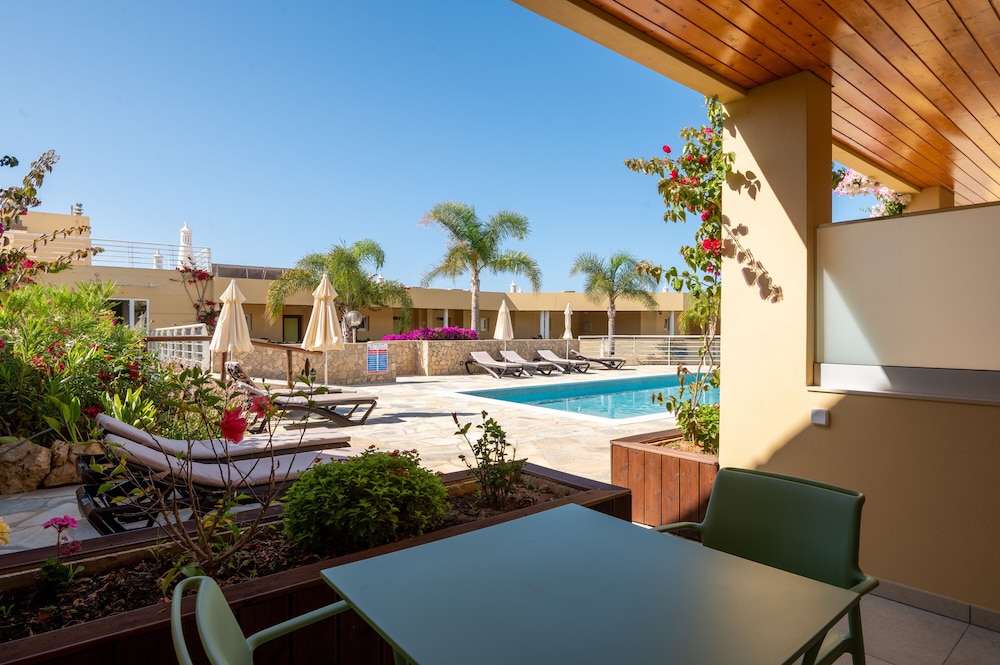 Comfort Suite, Balcony, Pool View (with balcony or terrace) thumbnail 6