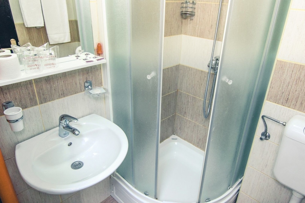 Standard Double or Twin Room, Non Smoking, City View - Photo 10