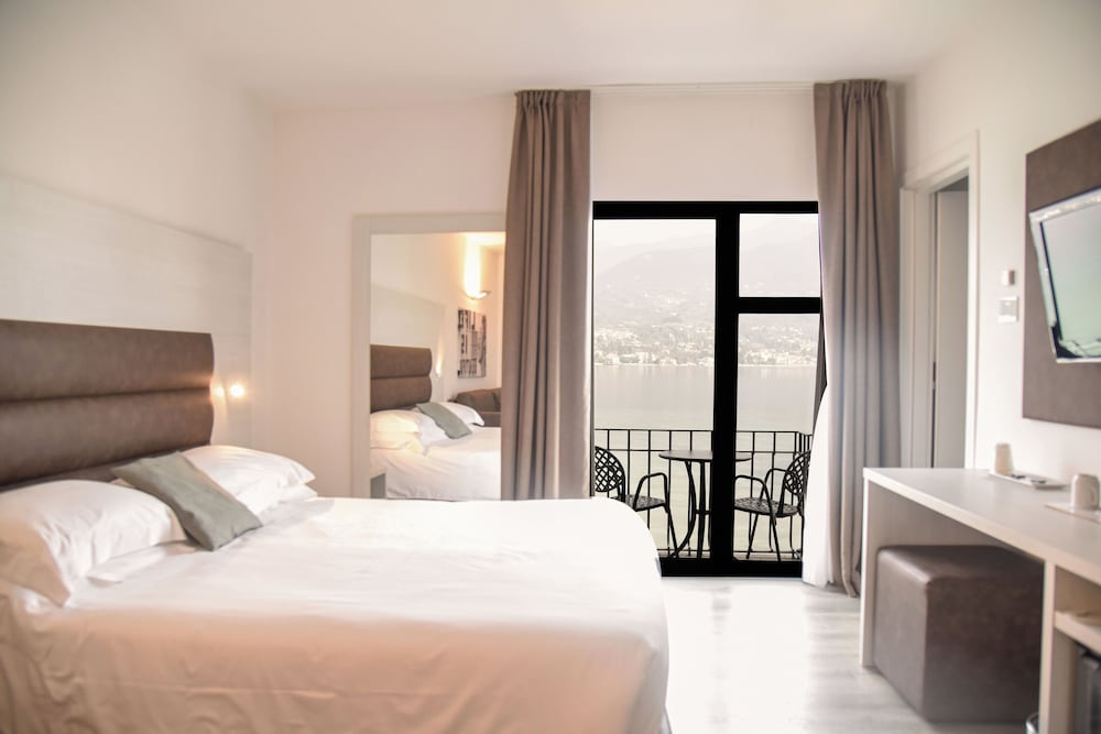 Deluxe Double or Twin Room, Balcony, Lake View photo 3