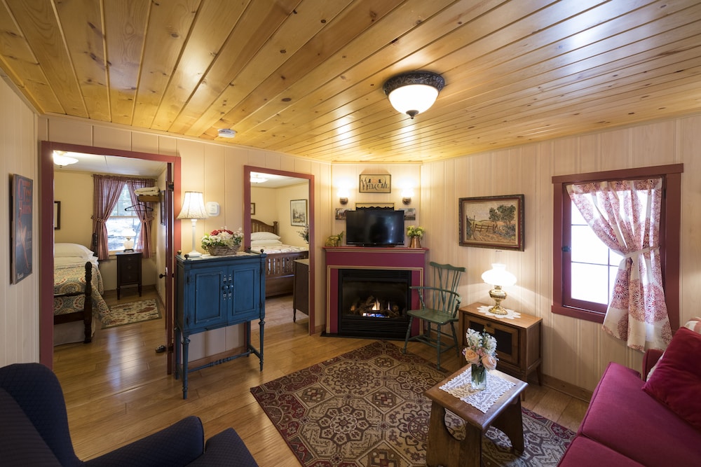 Room, Private Bathroom (Teal Cottage - Breakfast Not Included) photo 1