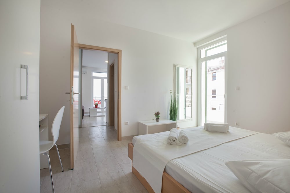 Apartment (4)