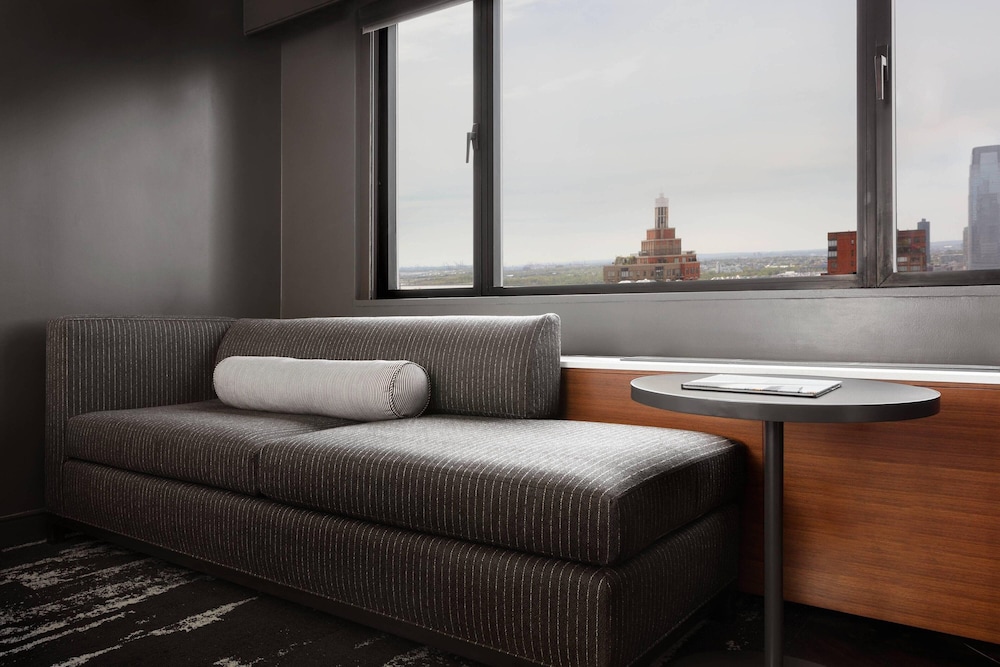 Deluxe Room, 1 King Bed (Mobility/Hearing Accessible, Tub)