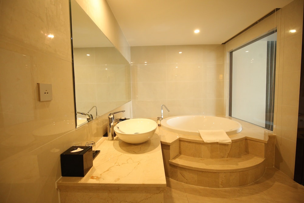 Central Executive Suite, Bay View - Photo 14