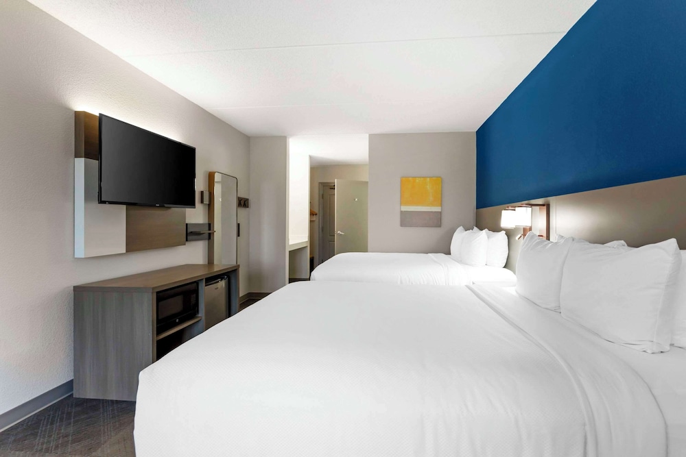 Studio Suite, 2 Queen Beds, Non Smoking - Photo 3