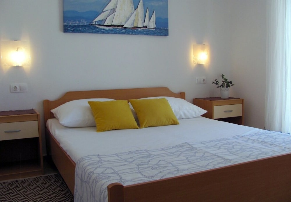 Apartment (Neve - 50 m from beach - A5(5)) photo 1