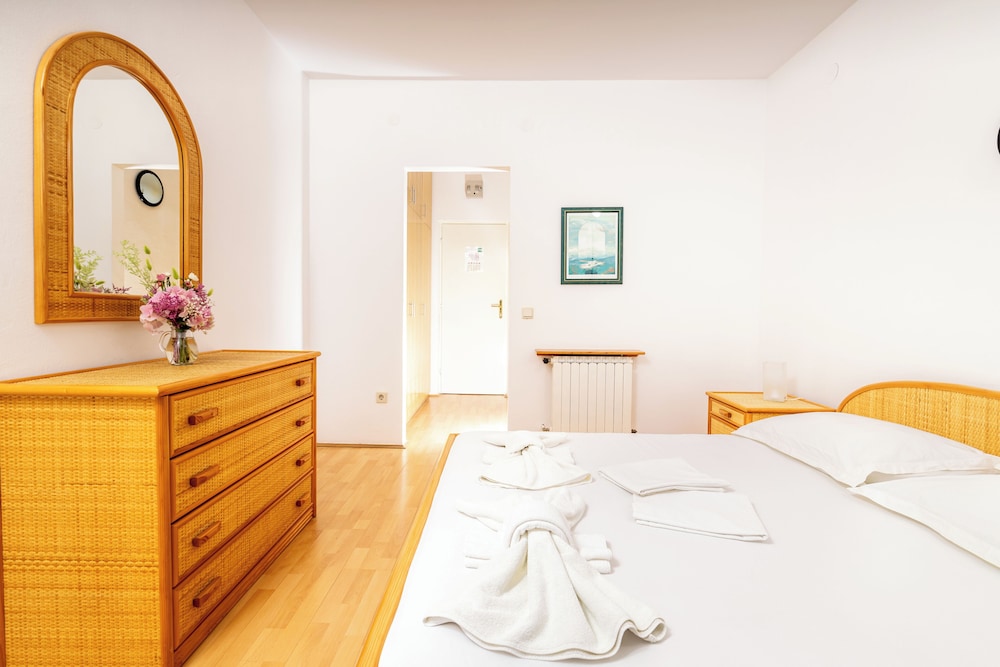 Double Room, Balcony, Park View photo 1