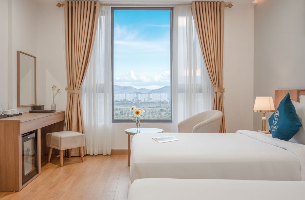 Deluxe Twin Room, City View - Photo 7