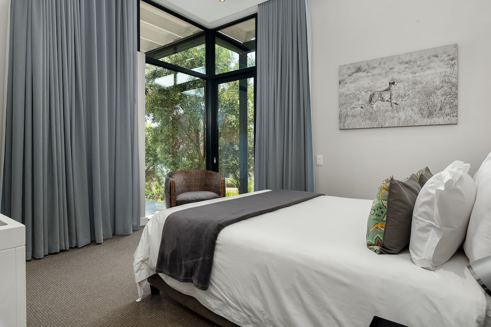 Luxury Apartment, 1 Bedroom, Kitchenette, Mountain View (Kalahari 1) photo 2