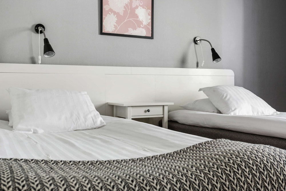 Standard Room, 2 Twin Beds, Non Smoking - Photo 6