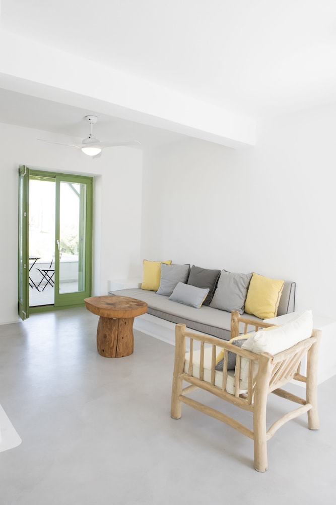 Duplex, 3 Bedrooms, Sea View, Beachfront (Green House)