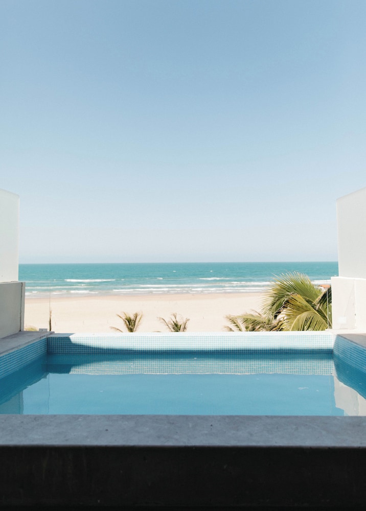 Deluxe Double Room, 1 King Bed, Private Pool, Beach View photo 1