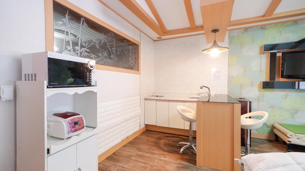 Basic Room, 1 Bedroom (pensyeonhyeonggeullaemping3(bed)) - Photo 3