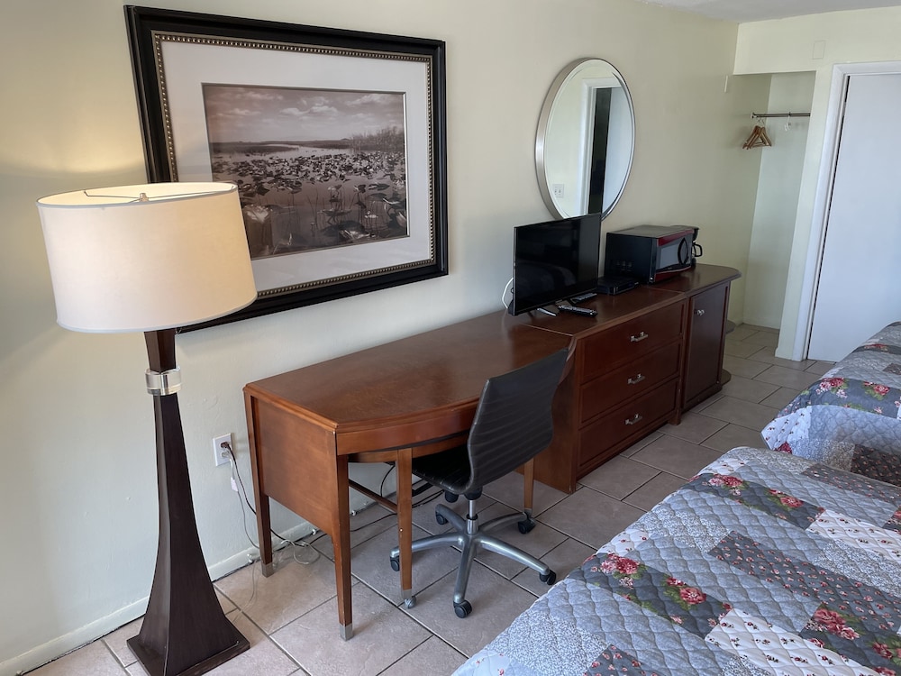 Standard Room, 2 Double Beds, Partial Ocean View, photo 6
